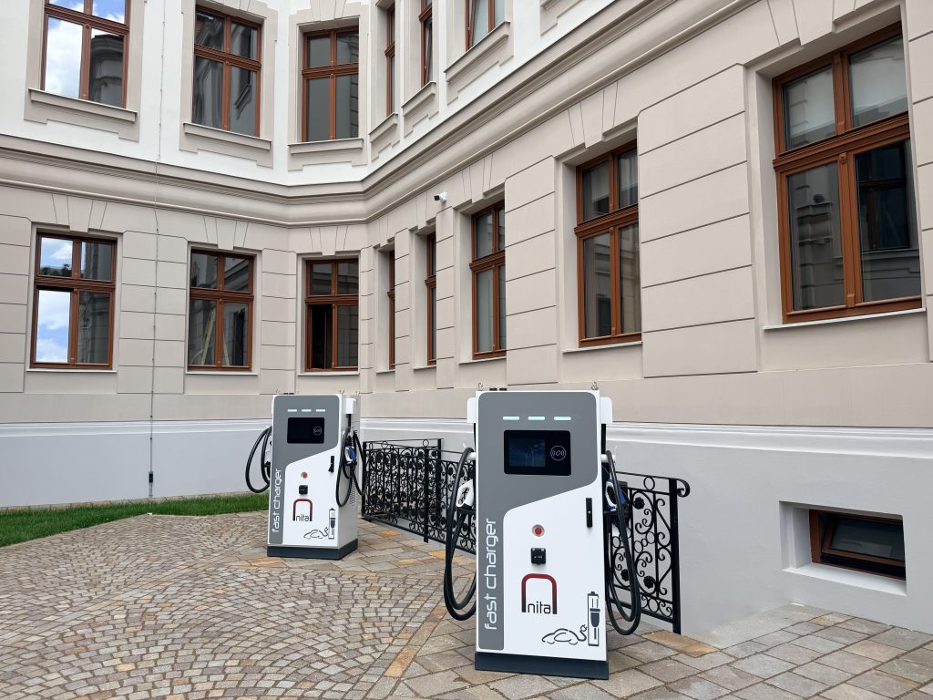 Stații de încărcare rapidă NITA instalate la Consiliul Județean Bihor